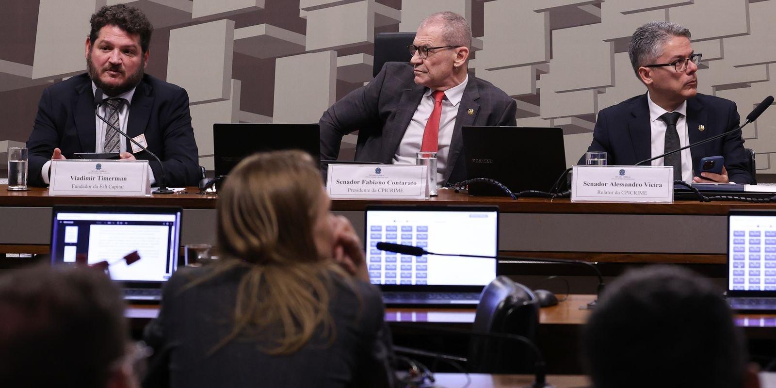 O fundador da Esh Capital, Vladimir Timerman, presta depoimento à CPI do Crime Organizado, em Brasília, em 18 de março de 2026