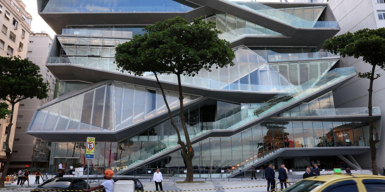 Fachada do Museu da Imagem e do Som (MIS), na Avenida Atlântica, em Copacabana, no dia da inauguração da exposição "Arquitetura em Cena: o MIS Copa antes da imagem e do som"