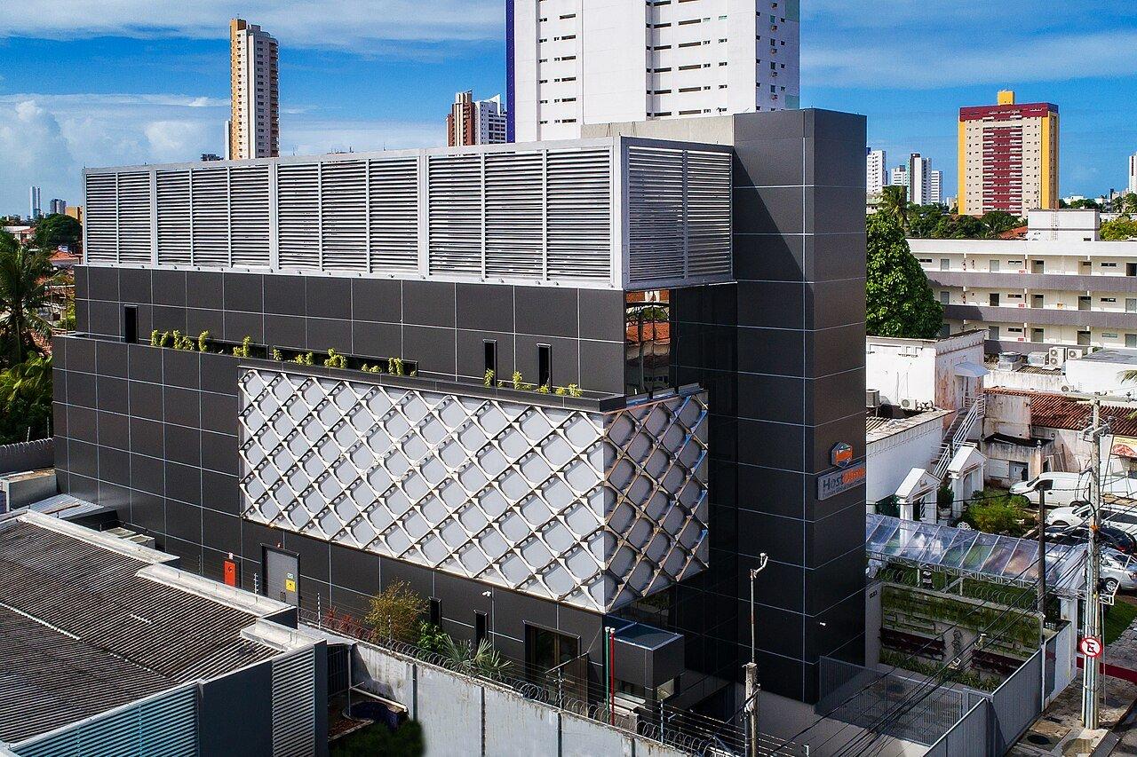 Fachada do data center da HostDime em João Pessoa (PB), em 2017.