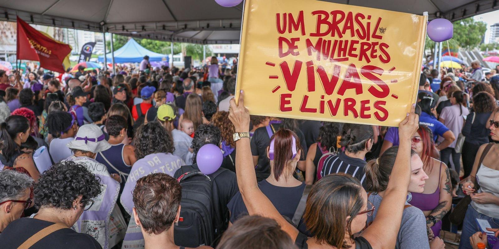 Ato do Levante Mulheres Vivas contra o feminicídio e todas as formas de violência contra mulheres, na área central de Brasília, em 7 de dezembro de 2025