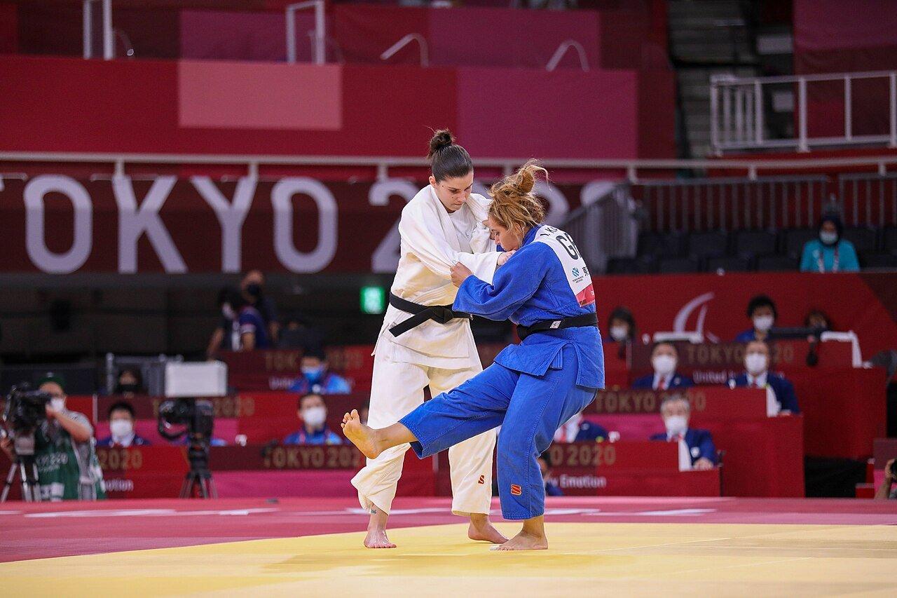 Alana Maldonado in the under-70 kg judo final at the Tokyo 2020 Paralympic Games, against Georgia's Ina Kaldani.