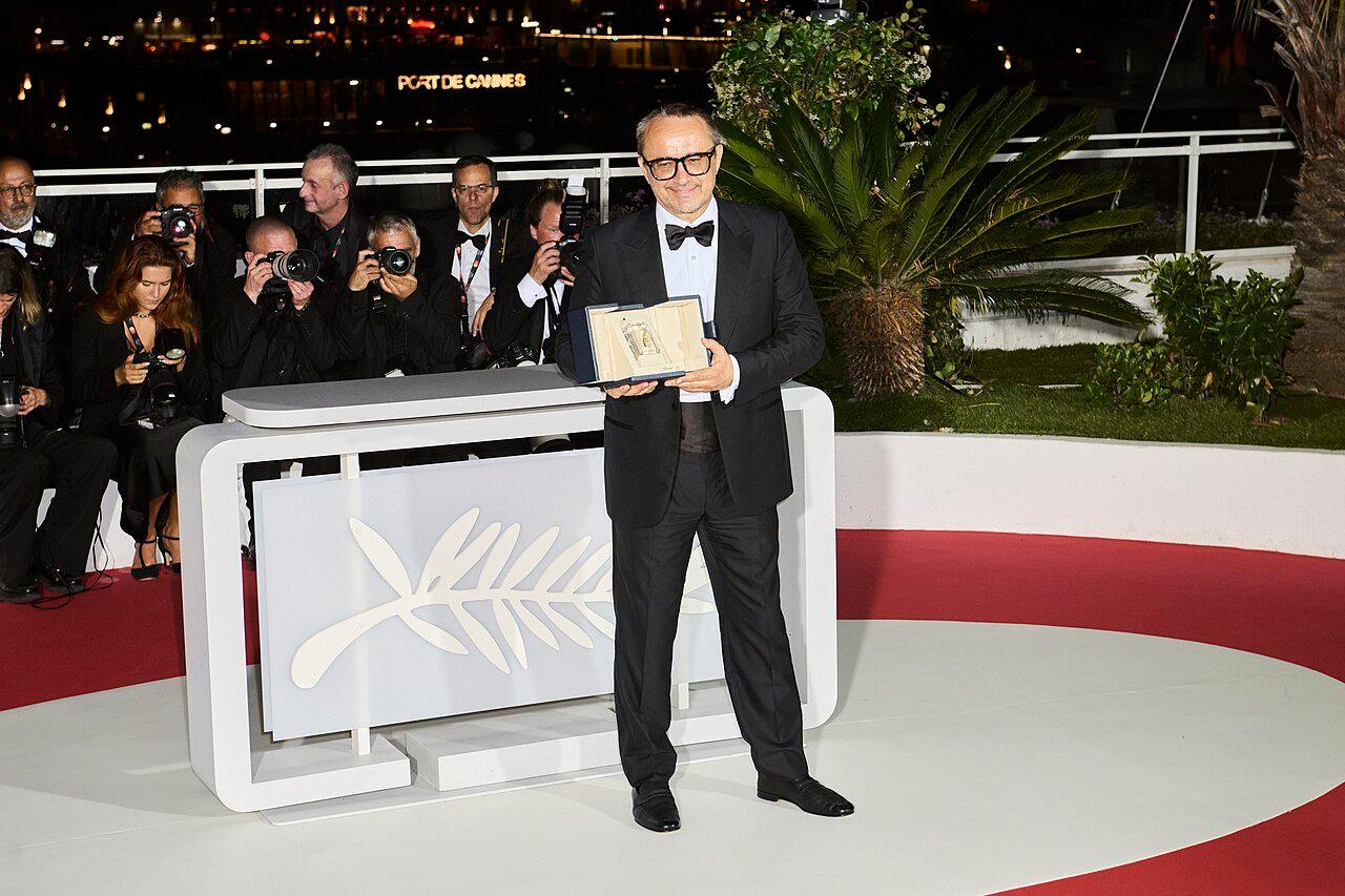 Andrei Zviáguintsev com o Grande Prêmio do Festival de Cannes por “Minotauro”, em maio de 2026.