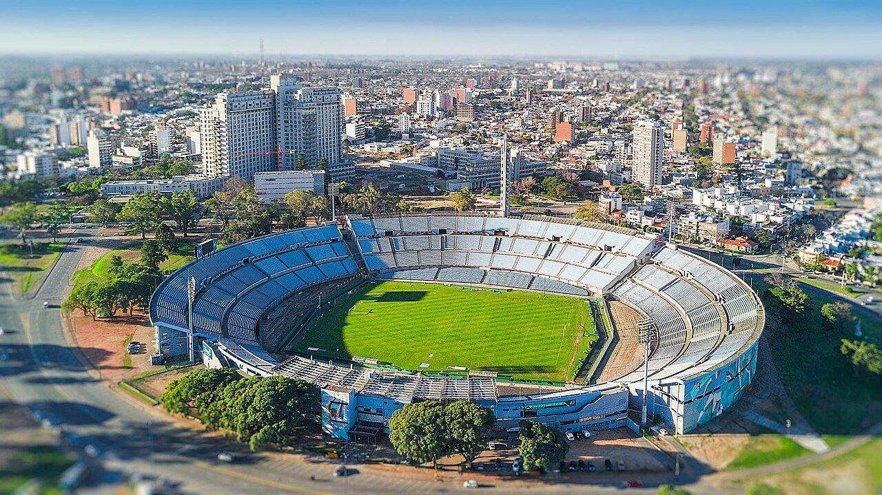 Vista aérea del Estadio Centenario de Montevideo, donde Montevideo City Torque dio vuelta la serie ante Cienciano, en una imagen de 2017.
