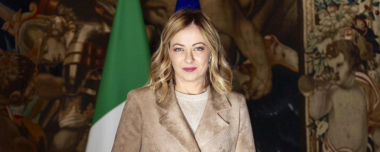 A primeira-ministra da Itália, Giorgia Meloni, em retrato oficial de 2024.