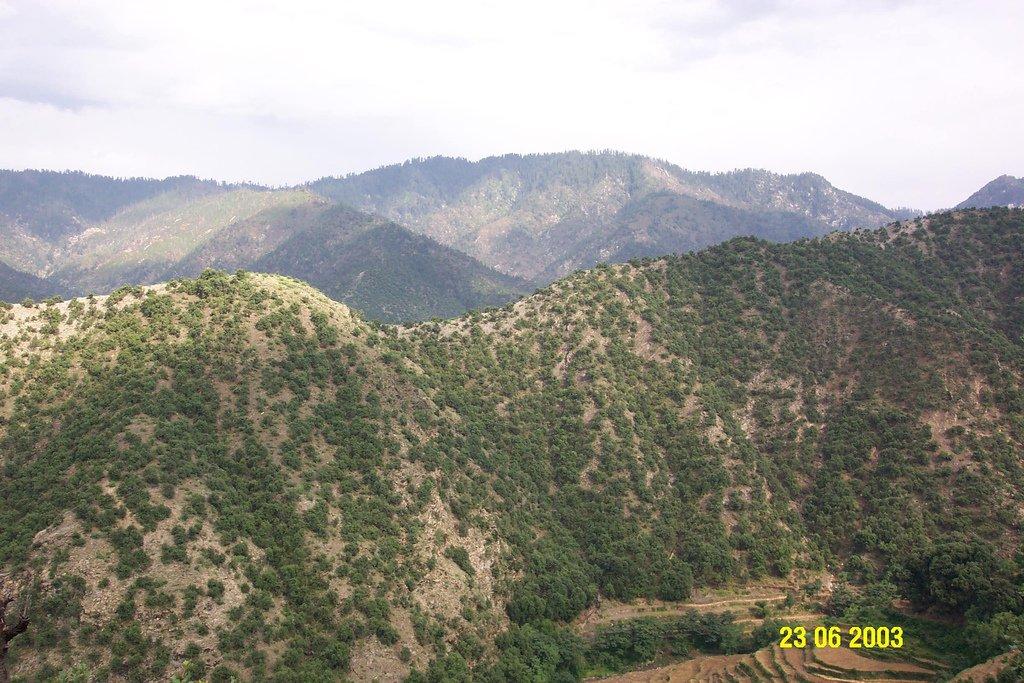 O vale de Roholam e Landigal, na província de Kunar, no nordeste do Afeganistão, em 2003. Kunar foi uma das duas províncias atingidas pelos ataques aéreos paquistaneses.