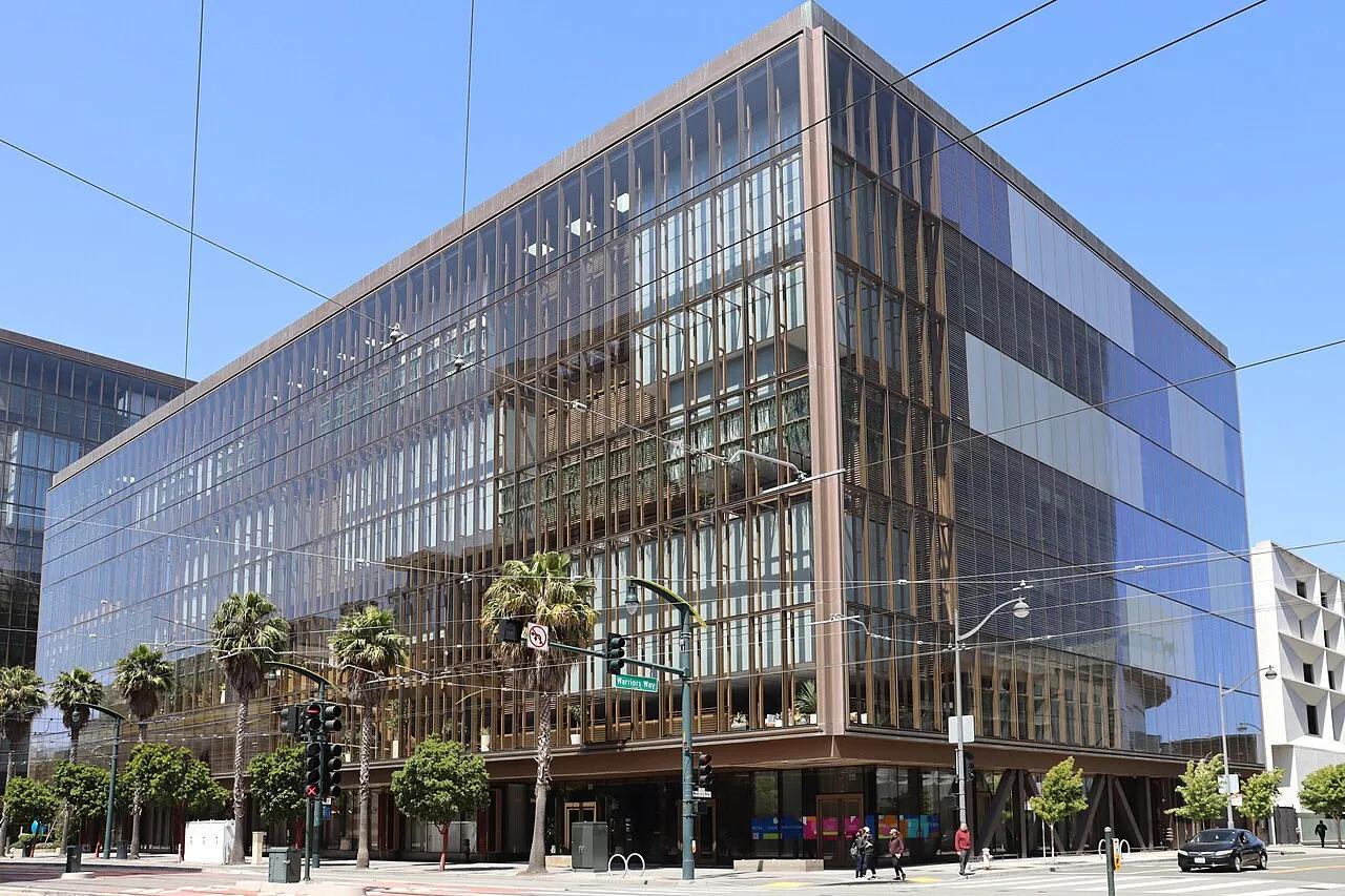 O prédio de escritórios da 1515 Third Street, no bairro de Mission Bay, em São Francisco, que abrigava a sede da OpenAI quando a foto foi feita, em junho de 2025.