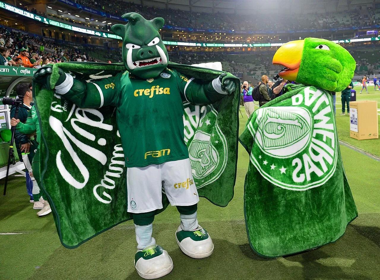 Hinchada de Palmeiras en el Allianz Parque, en São Paulo, durante un partido contra Cruzeiro en julio de 2024. La victoria sobre el Bragantino fue en Barueri.