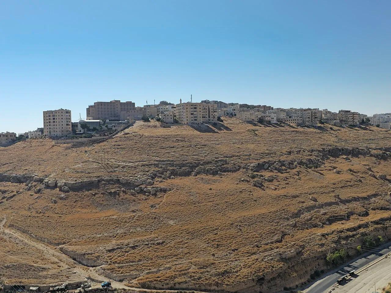 A cidade de Al-Karak, sede do governorado onde fica a aldeia de Hamoud, no sul da Jordânia, em agosto de 2026.