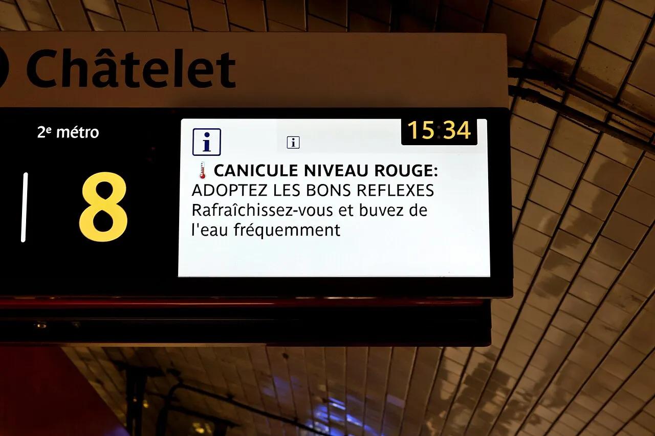 A red-level heatwave alert in the Paris metro, at Châtelet station, on 13 July 2026.