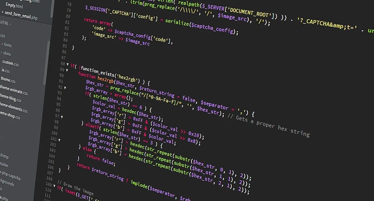 Código-fonte em PHP exibido em uma tela, em fotografia de 2015.