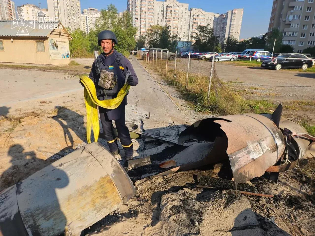 A State Emergency Service of Ukraine crew removes the remains of an unexploded Russian ballistic missile in Kyiv after the attack on the city on the night of 7 October 2026.