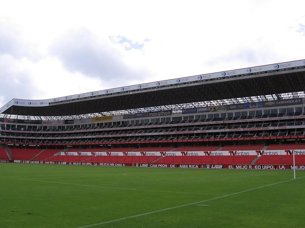 A arquibancada oriental do estádio Rodrigo Paz Delgado, em Quito, sede das semifinais, em imagem de 2011.