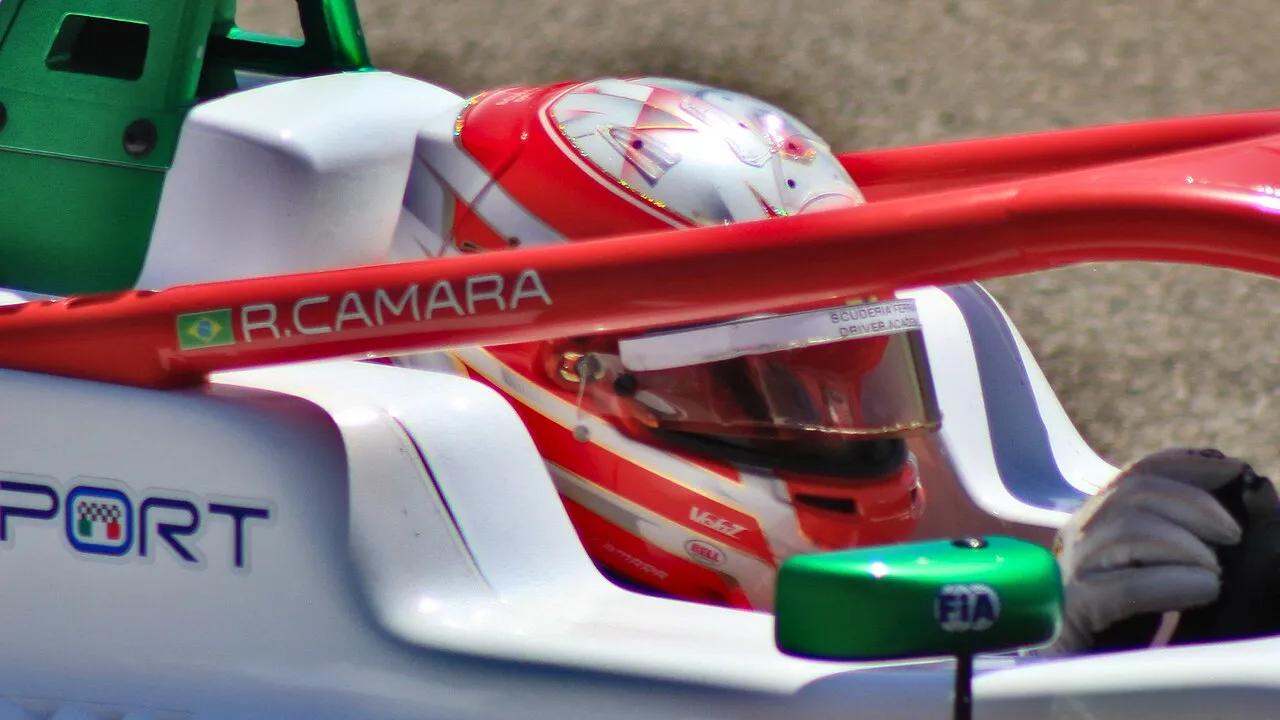 Rafael Câmara em ação pela Fórmula Regional Europeia no circuito de Mugello, na Itália, em julho de 2024, ano em que foi campeão da categoria.