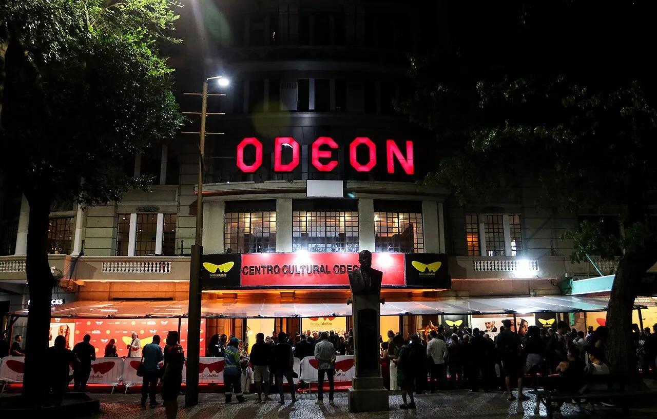 A fachada do Cine Odeon, na Cinelândia, centro do Rio de Janeiro, durante o Festival do Rio de 2025. A sala sediou a premiação desta edição.