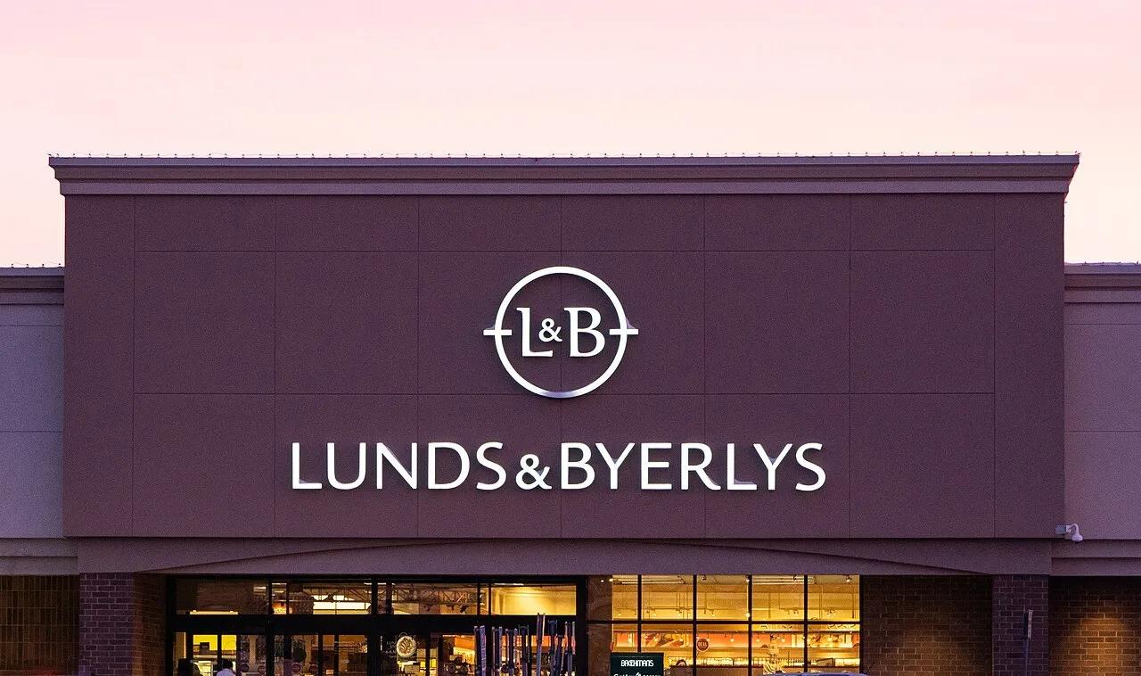 A Lunds & Byerlys supermarket in Minnetonka, Minnesota, photographed in 2019.