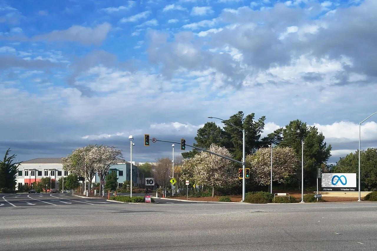 A entrada da sede da Meta Platforms em Menlo Park, na Califórnia, em 2022.