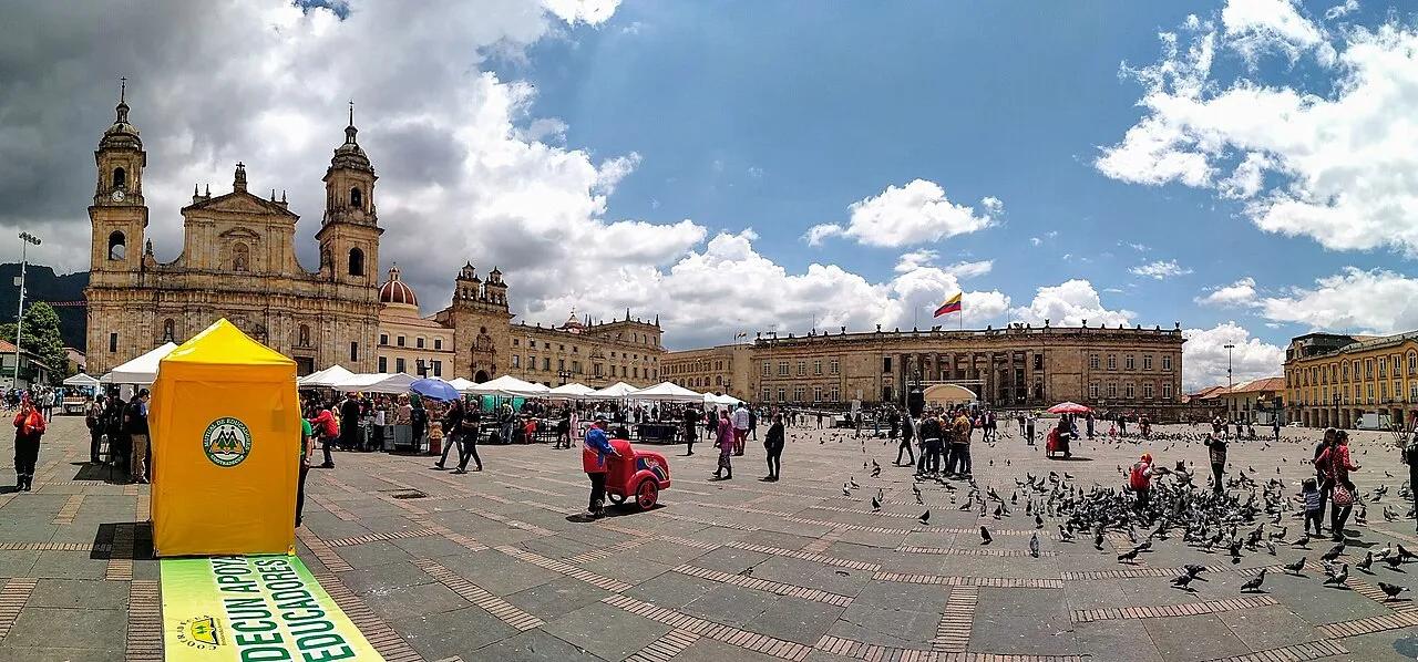 A Praça Bolívar, em Bogotá, ponto de chegada dos quatro trajetos da marcha de 14 de outubro, em panorâmica de 2018.