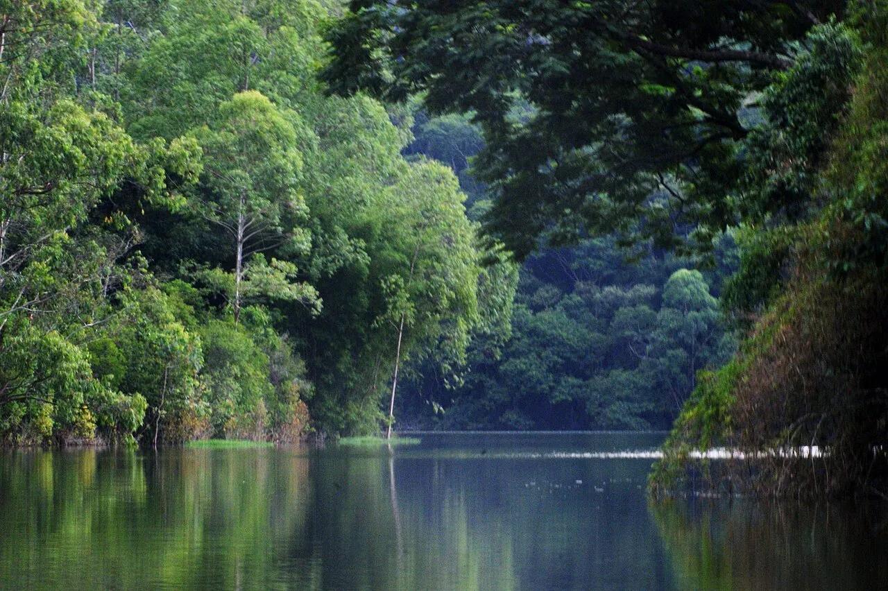 A represa do rio Jaguari, um dos cinco reservatórios interligados do Sistema Cantareira, em Bragança Paulista (SP), em 2009.