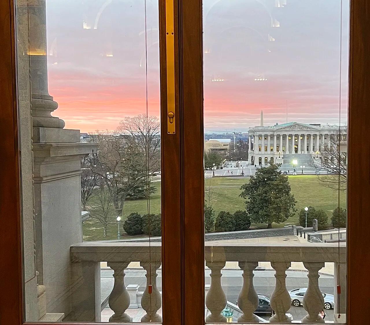 O prédio da Suprema Corte dos Estados Unidos, em Washington, visto da Biblioteca do Congresso em 2023.