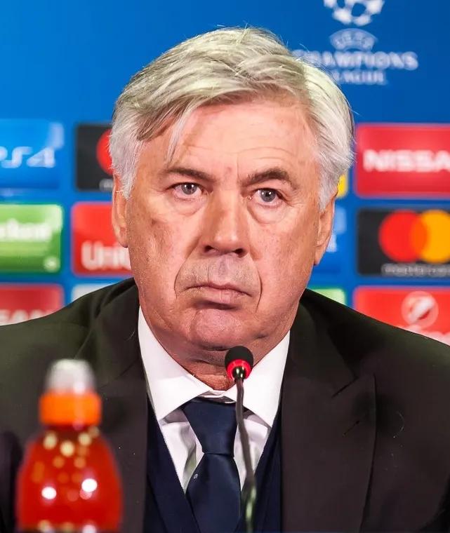 O técnico Carlo Ancelotti em entrevista coletiva em 2016, quando comandava o Bayern de Munique.