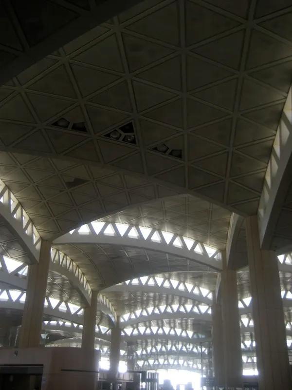 The interior of Terminal 3 at King Khalid International Airport in Riyadh, in a 2008 photograph. The complex housing terminals 3 and 4 was hit in the attacks of 10 and 11 October 2026.