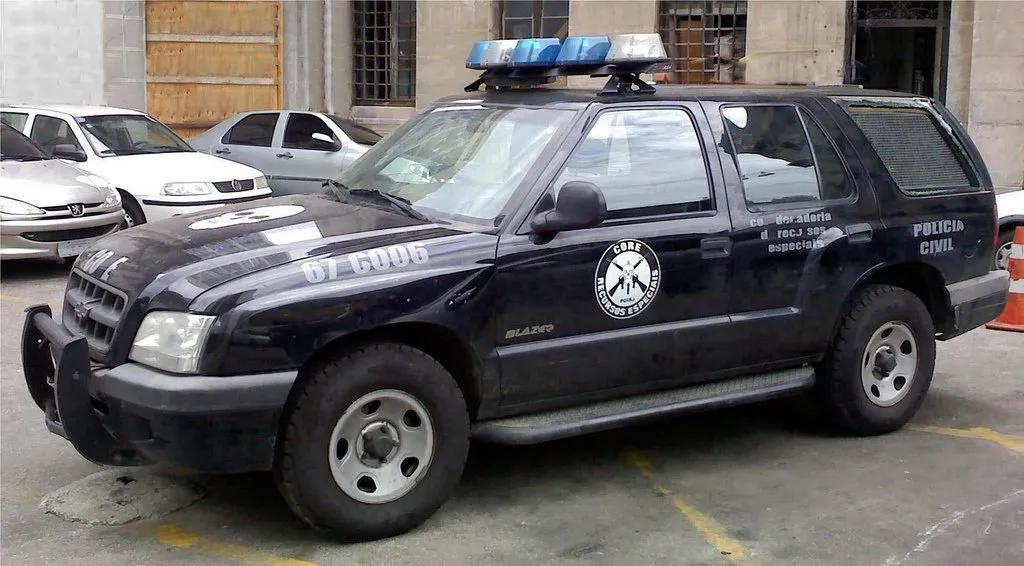 Viatura da Coordenadoria de Recursos Especiais (CORE) da Polícia Civil do Rio de Janeiro, no pátio da corporação, em 2009.